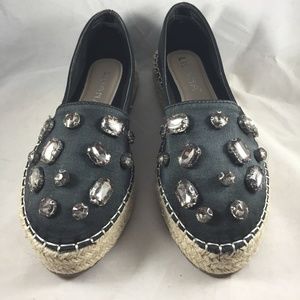 Amuse your kinfolk at holidays with these shoes